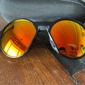 Never worn Oakley Clifdens